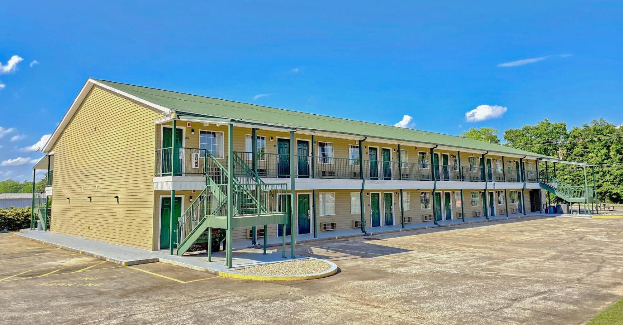 Garden Inn And Suites Near Callaway Gardens Pine Mountain Exterior photo