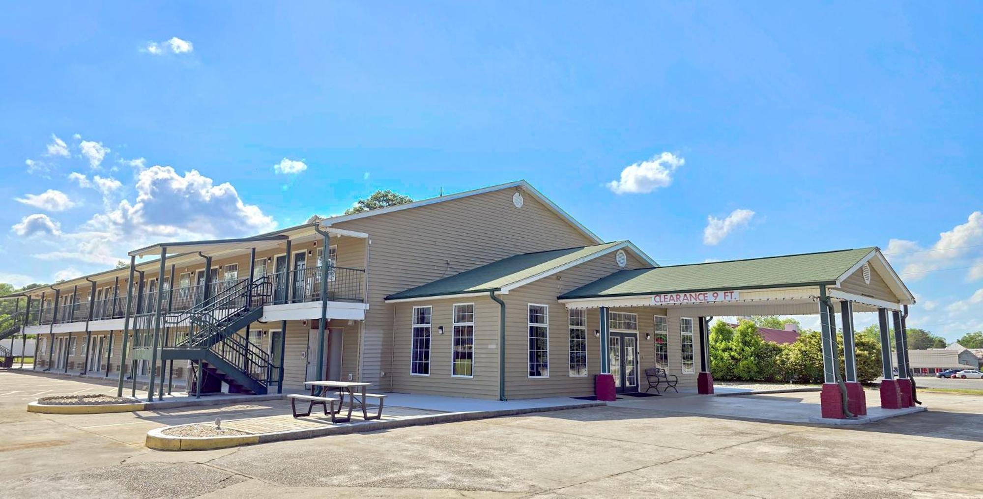 Garden Inn And Suites Near Callaway Gardens Pine Mountain Exterior photo
