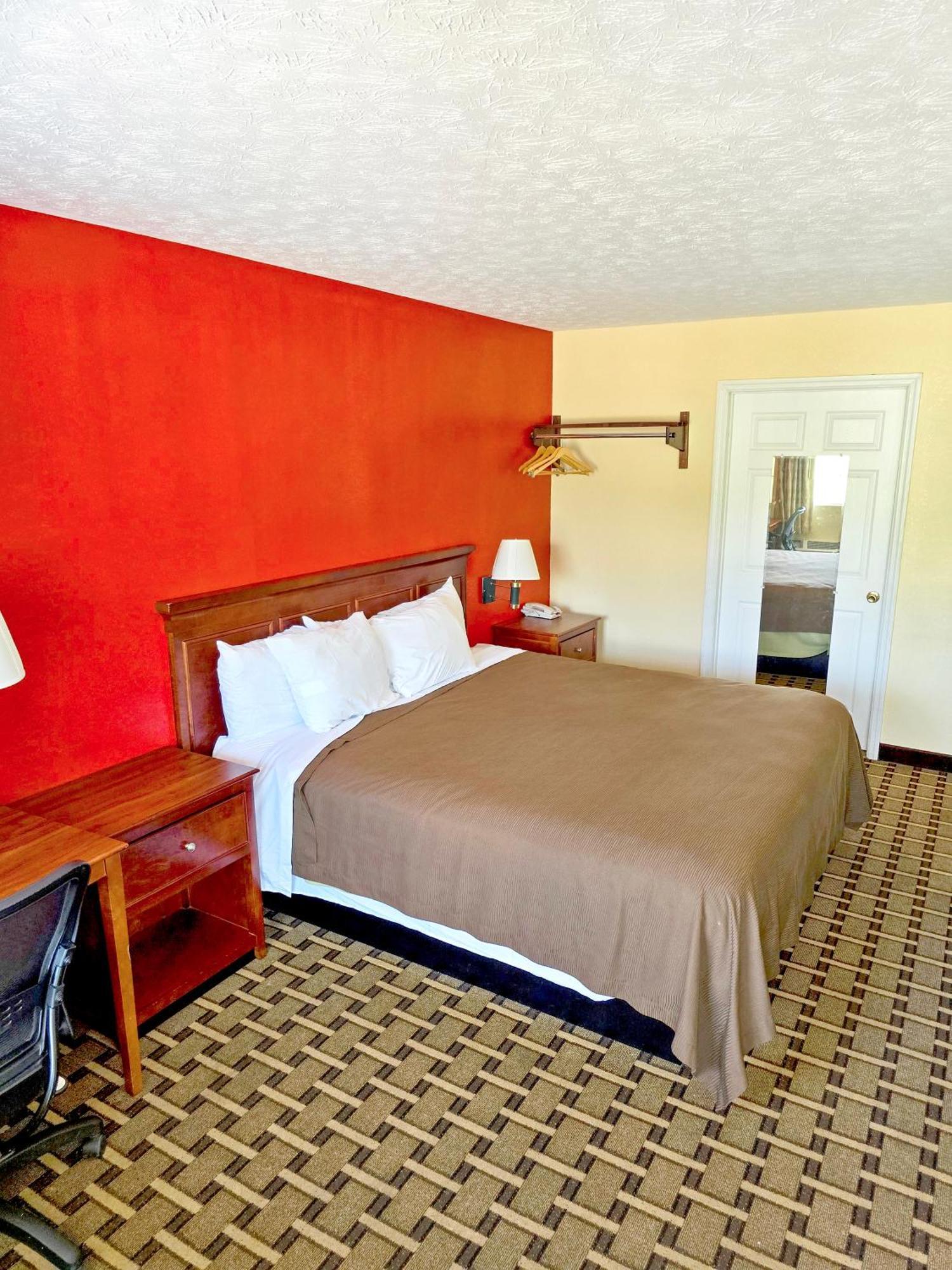 Garden Inn And Suites Near Callaway Gardens Pine Mountain Exterior photo