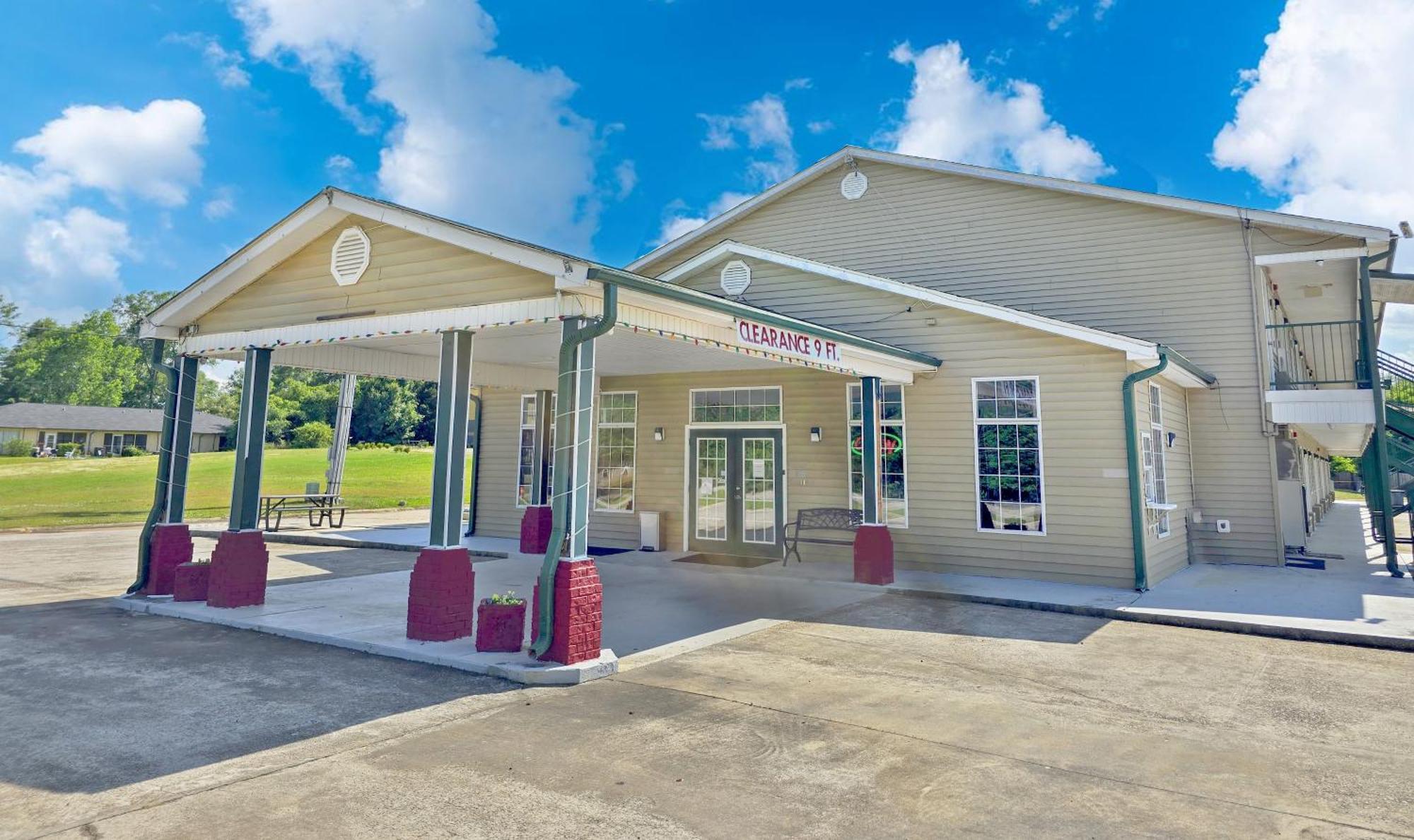 Garden Inn And Suites Near Callaway Gardens Pine Mountain Exterior photo